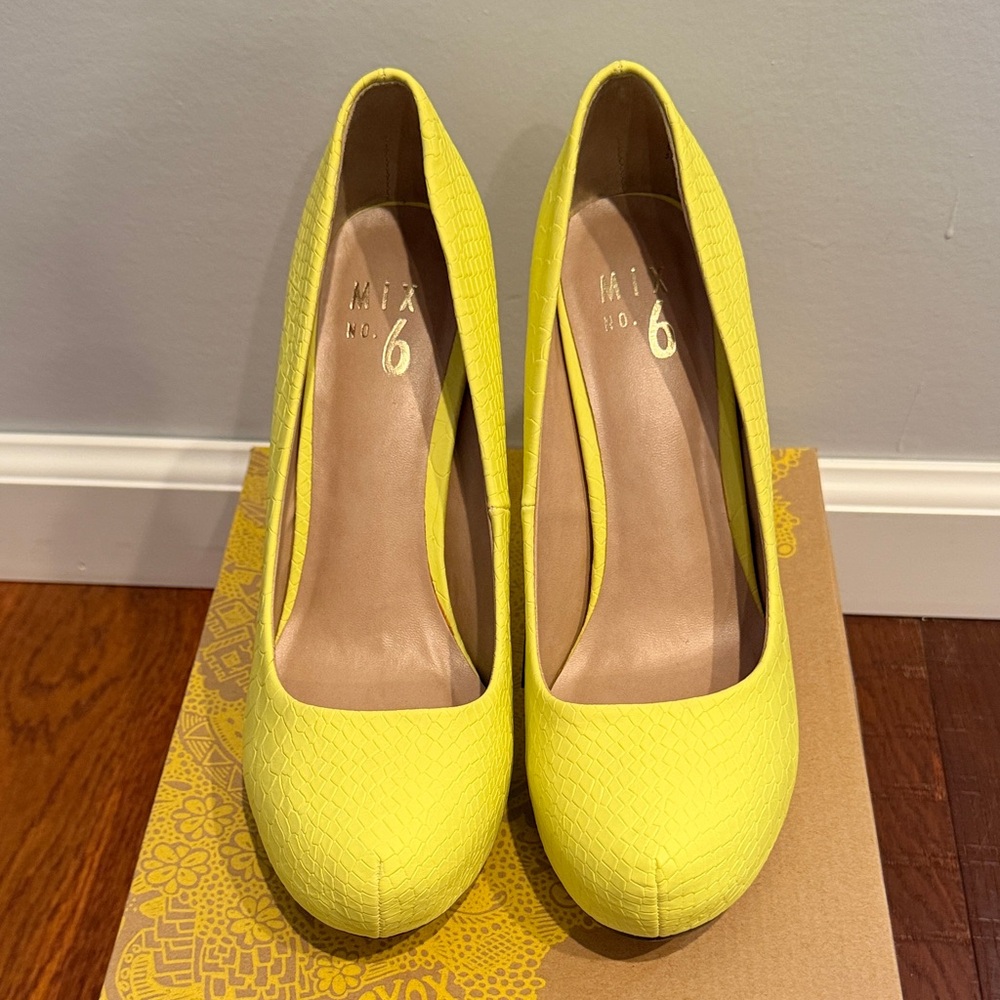 Mix No. 6 Bright Yellow Textured Round-Toe Pumps